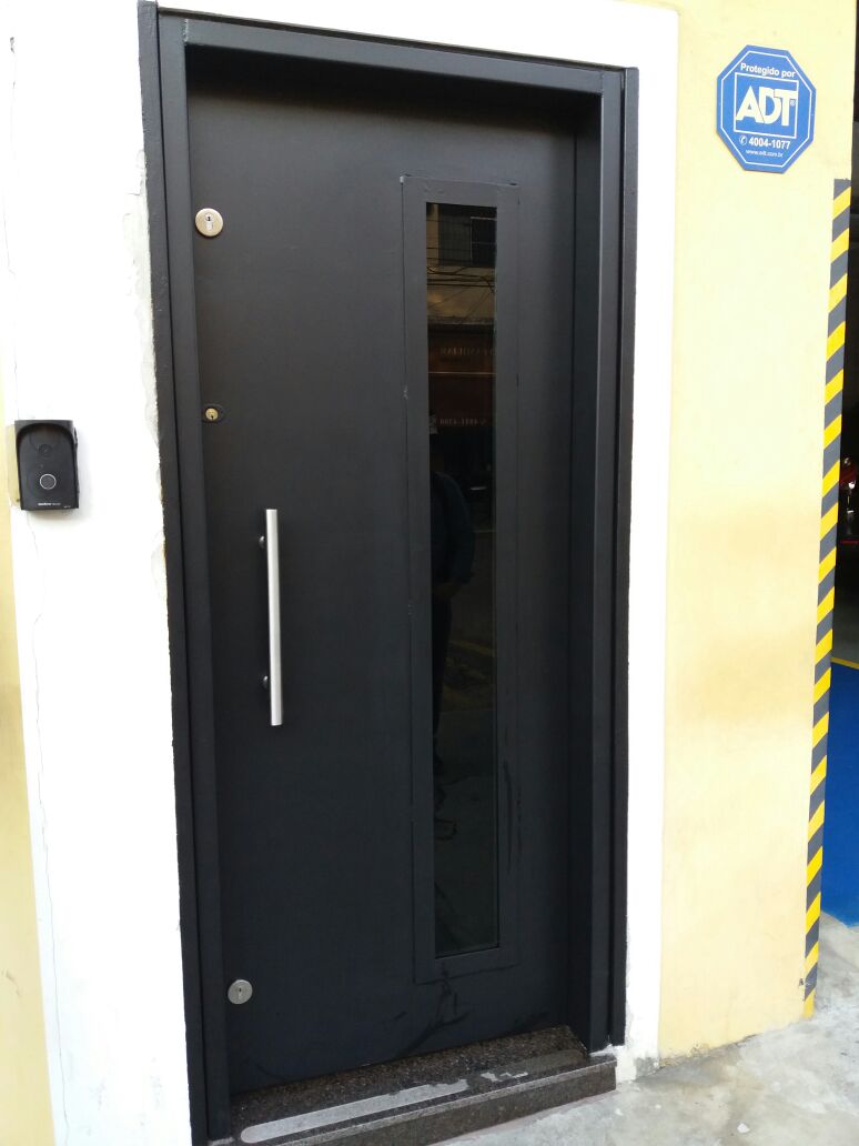 Porta blindada de giro com visor